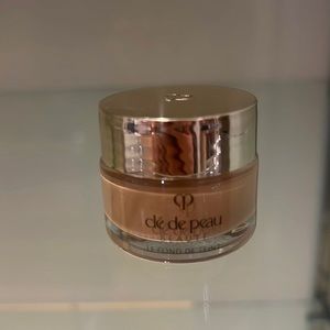 Cle de Peau Le Foundation #O60